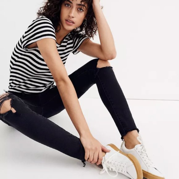 9" Mid-Rise Skinny Jeans in Black Sea - Picture 3 of 8